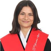 Graduada en Derecho y Ciencias Políticas en la Administración Pública con grandes dotes de comunicación lectiva.